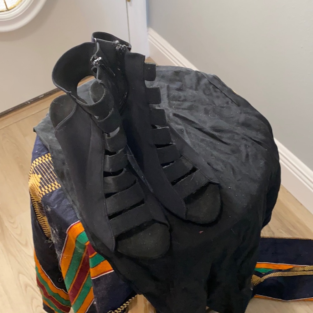Black and Silver shoe zipper on the side